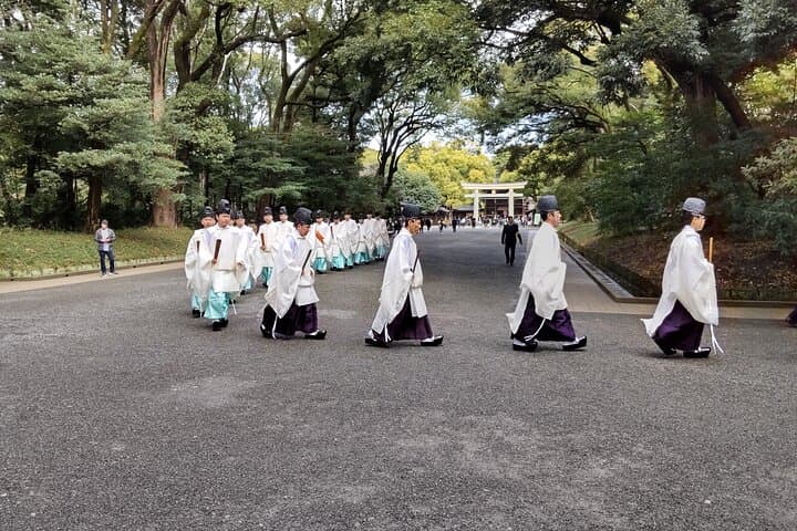 In-Depth Tokyo History Walking Tour with a Certified Guide