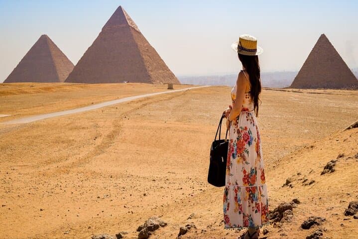 Safaga to Cairo Day Tour by Flight: Pyramids, Sphinx & Egyptian Museum in One Day