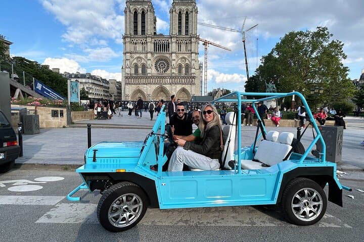 Private Paris Landmarks Tour by Mini Moke — 2-Hour Golf Cart Experience photo 6