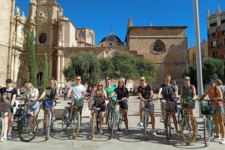 Valencia Private 2-Hour Bike Tour: Historic Center, Turia Gardens & City of Arts photo 6