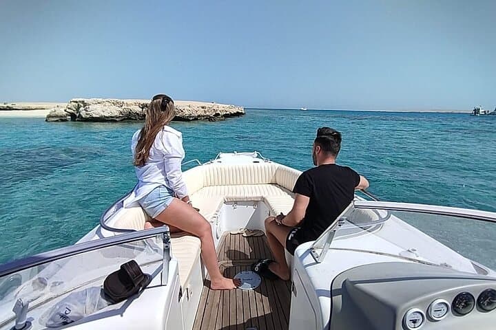 Hurghada Private 4-Hour Speedboat Tour with Snorkeling & Dolphin Swim
