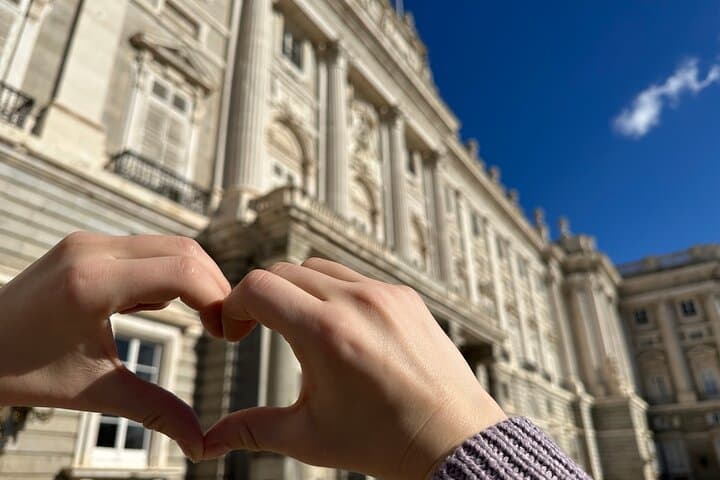 Kid-Friendly Royal Palace Private Tour in Madrid for Families photo 2