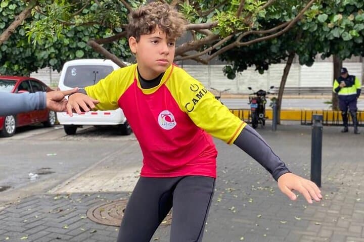 Personalized Surf Lessons in Lima — Learn to Ride Pacific Waves photo 3