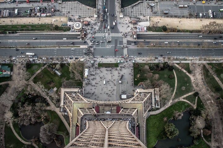 Skip-the-Line Eiffel Tower: Prebooked Elevator Access to 2nd Floor with Private Host photo 3