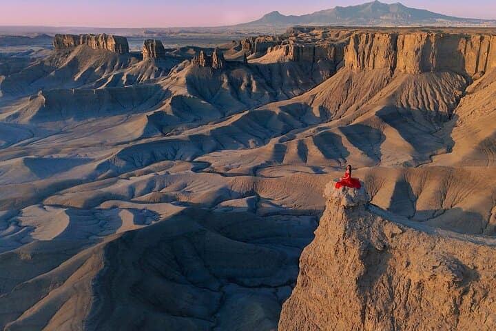 Factory Butte & Moonscape Overlook: Guided 4x4 Tour of Utah’s Lunar Badlands