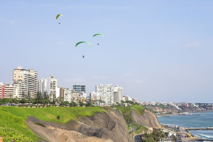 Coastal Paragliding Over Costa Verde: Private Paratrike Flights in Lima photo 6