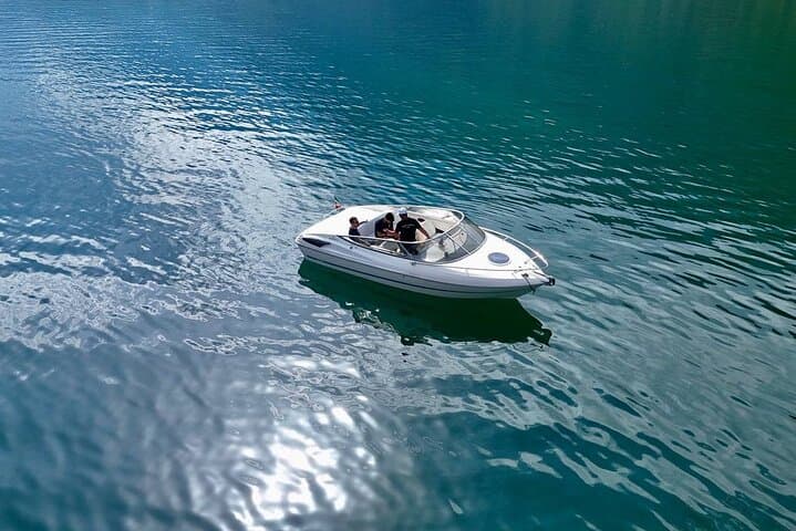 Private Lake Como Boat Tour — 5–6 Hour Luxury Cruise to Bellagio, Villas & Gorges photo 4