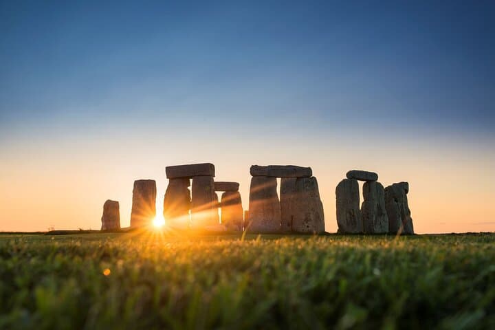 Stonehenge Windsor Castle and Bath Day Trip from London — World Heritage in One Day photo 2