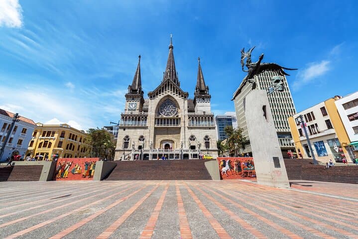 Explore Manizales: Cable Car Ride and Chipre Viewpoint City Tour