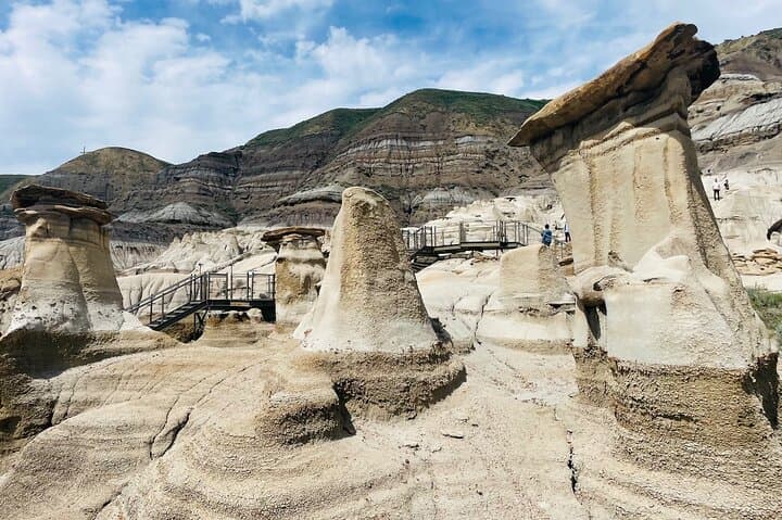 Day Trip from Calgary to the Badlands: Royal Tyrrell Museum, Hoodoos & Horseshoe Canyon