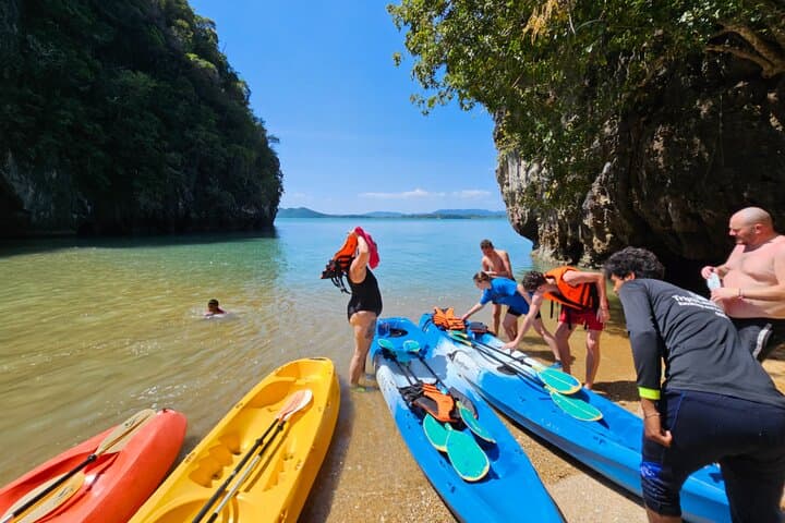 Full-Day Kayaking to Talabeng Sea Cave and Three Islands from Ko Lanta photo 2