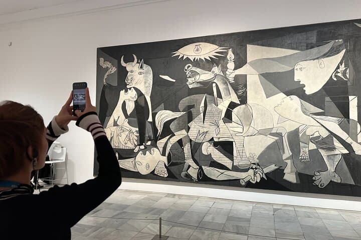 Private Family Tour of Madrid’s Reina Sofía Museum — Kid-Friendly Guide photo 4