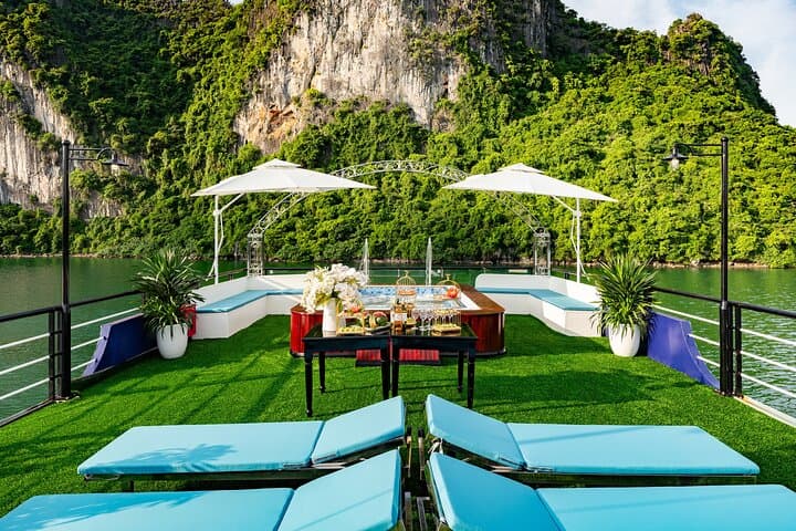 Halong Bay Luxury Day Cruise from Hanoi — Kayak, Buffet & Jacuzzi photo 5