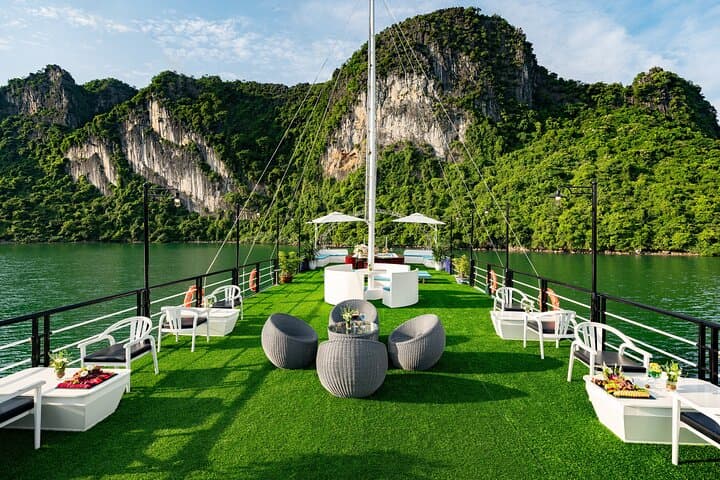 Halong Bay Deluxe Day Cruise from Hanoi — Jacuzzi, Kayak & Titov Island photo 6