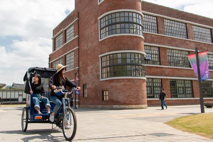 Bukchon Hanok Village Pedicab Tour — 2-Hour Private Historical Ride in Seoul photo 4