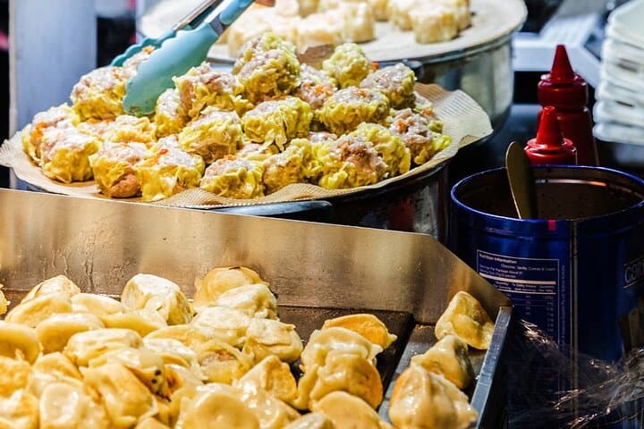 Auckland Friday Night Tour: Harbour Bridge, Night Markets & Wynyard Quarter in 4 Hours