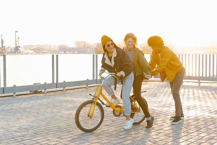 Seville Private E‑Bike Tour: 2–3 Hour City Ride from Triana to Plaza de España photo 2