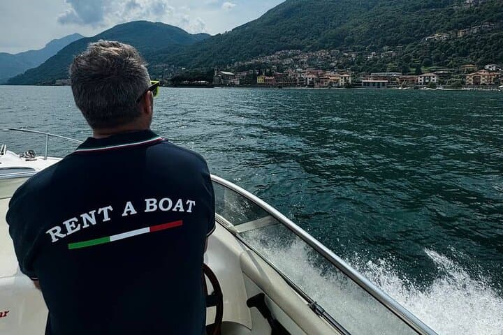 Private Luxury Boat Tour on Lake Como: 2–4 Hour Villa & Island Cruise photo 1