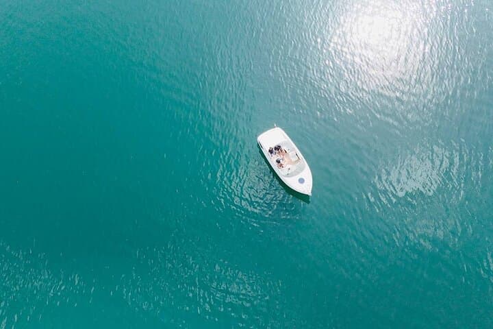 Private Luxury Boat Tour on Lake Como: 2–4 Hour Villa & Island Cruise photo 3