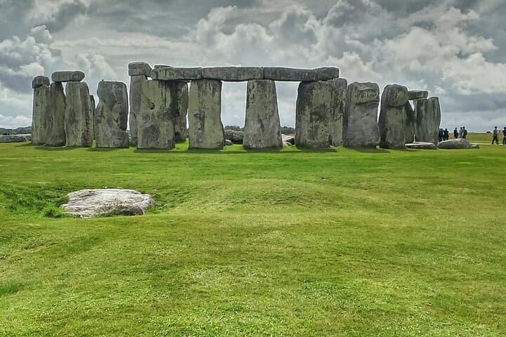 Stonehenge Layover Tour from Heathrow: Private 6‑Hour Visit with Admission
