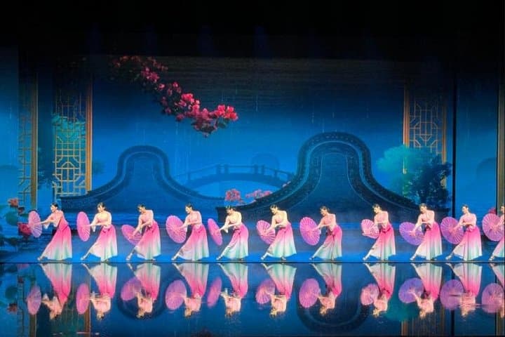 Guangdong Romance Park Day Tour — Foshan Culture, Grand Live Show & Xiqiao Mountain