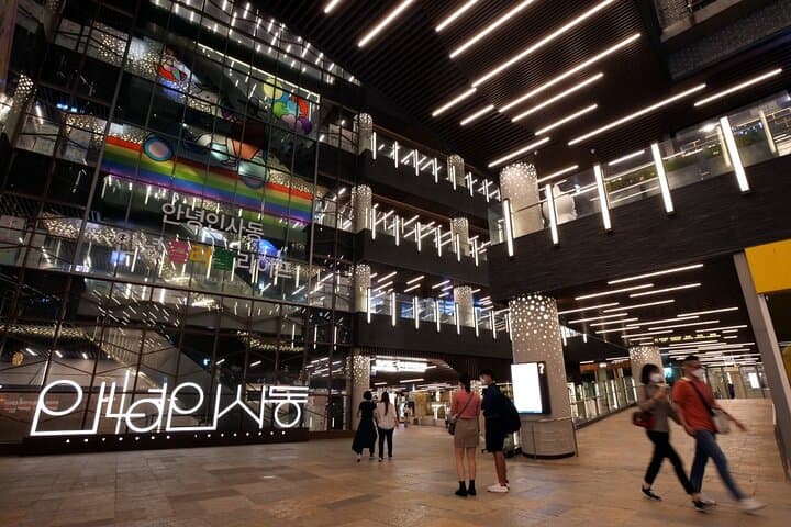 Custom Seoul Walking Tour — Private 3.5- or 6.5-Hour Local Experience photo 3