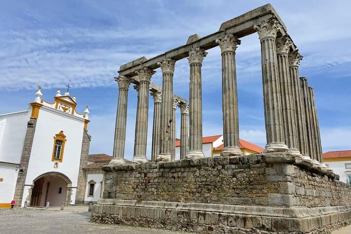 Evora and Monsaraz: Full-Day Private Tour from Lisbon