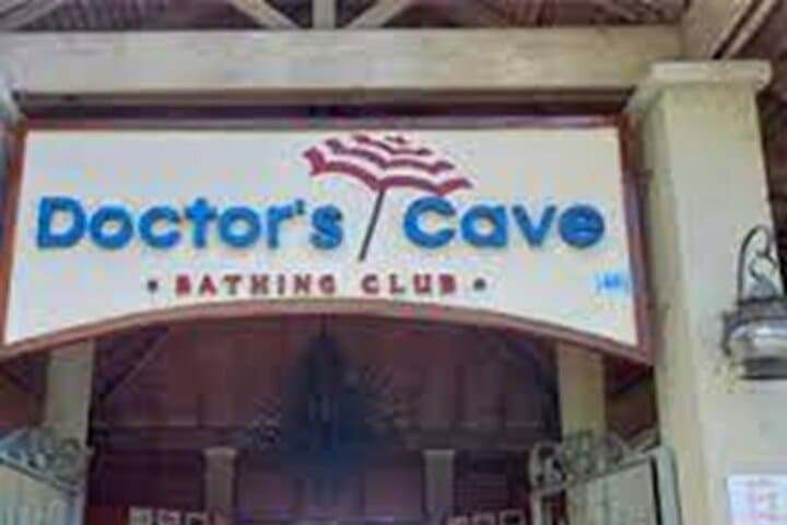 Doctor's Cave Beach Day Trip — Snorkel, Reggae & Jerk in Montego Bay photo 3