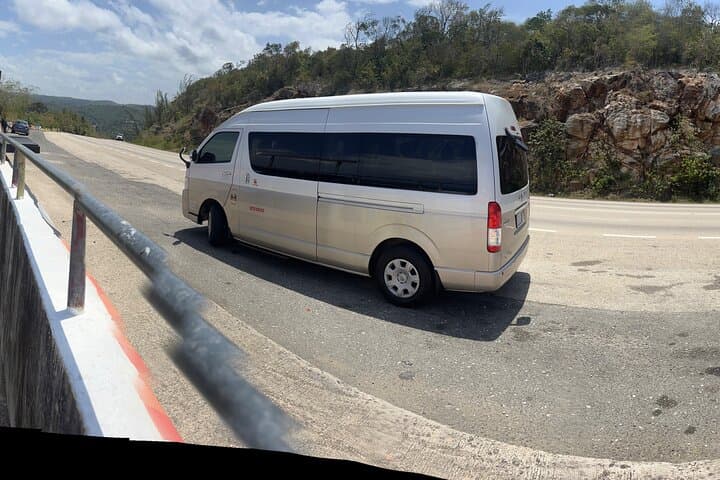 Montego Bay to Dunn's River Falls & Blue Hole: Private Transfer and Day-Trip Adventure photo 4