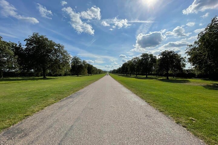 Royal Windsor Self-Guided Walking Tour with App — Windsor & Eton Highlights photo 2