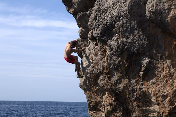Coasteering Alcúdia Mallorca: Jump, Rappel & Snorkel the La Victoria Cliffs photo 2