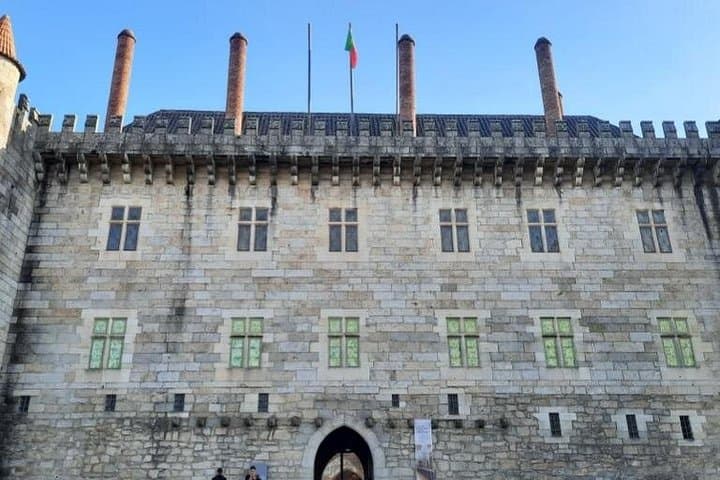 Guimarães Self-Guided Scavenger Hunt: Interactive Walking Tour of Historic Sights photo 2