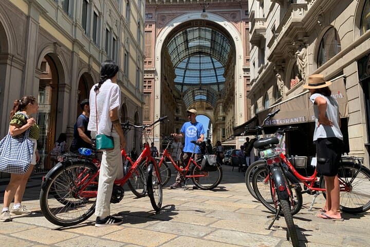 Cycle Milan's Icons: 3-Hour Highlights Bike Tour photo 2