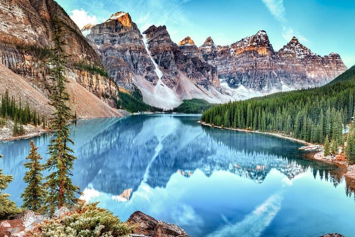 Private Rocky Mountain Lakes Tour: Emerald Lake, Takakkaw Falls, Moraine & Lake Louise photo 2
