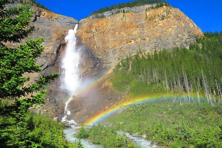 Private Rocky Mountain Lakes Tour: Emerald Lake, Takakkaw Falls, Moraine & Lake Louise photo 3