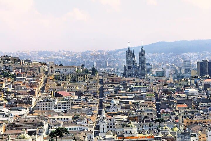 Quito in a Day: Private Andean City Tour with Teleférico, Equator Line & Pululahua