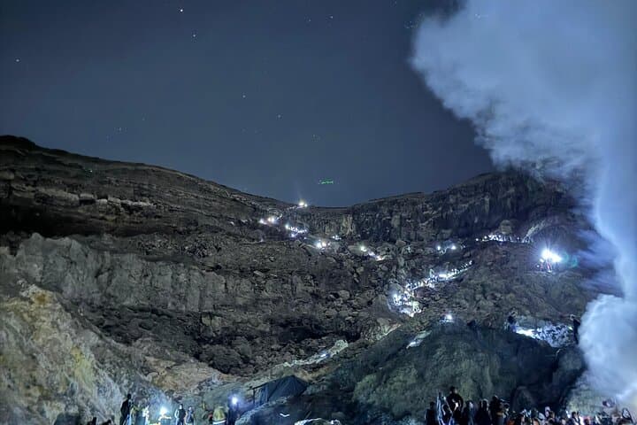 Ijen Blue Fire Sunrise Trek from Bali: Night Hike to the Crater Lake photo 5