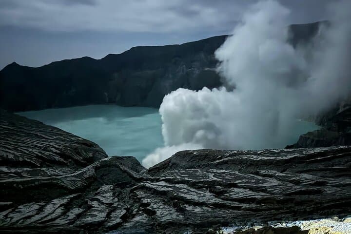 Ijen Blue Fire Sunrise Trek from Bali: Night Hike to the Crater Lake photo 6