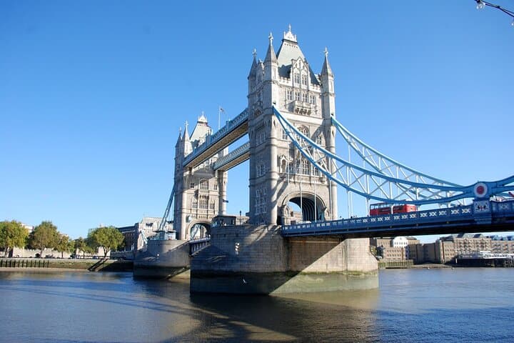 Layover London: 6-Hour Private Heathrow-to-City Tour