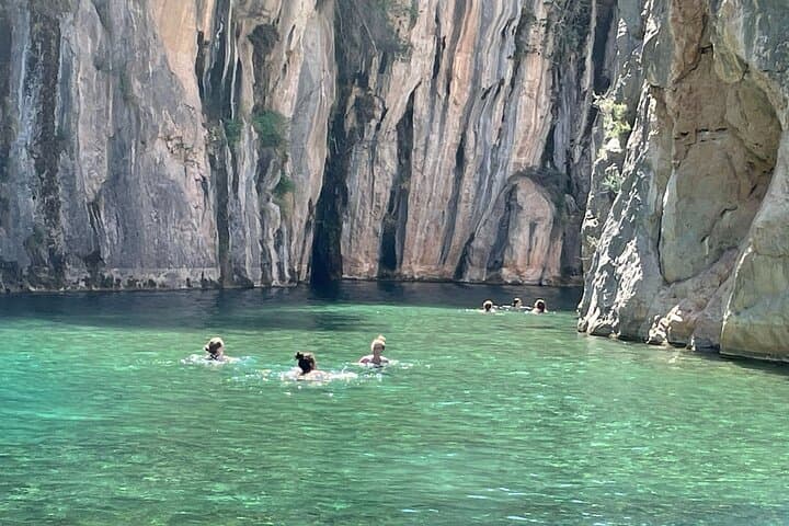 Montanejos Canyon Hike and Thermal Springs: Guided Day Trip from Valencia photo 3