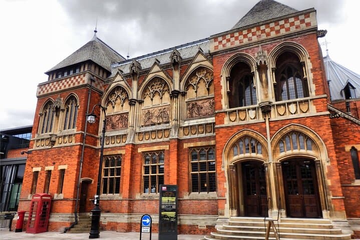 Stratford-upon-Avon Scavenger Hunt: Self-Guided Walking Tour of Shakespeare's Town photo 2