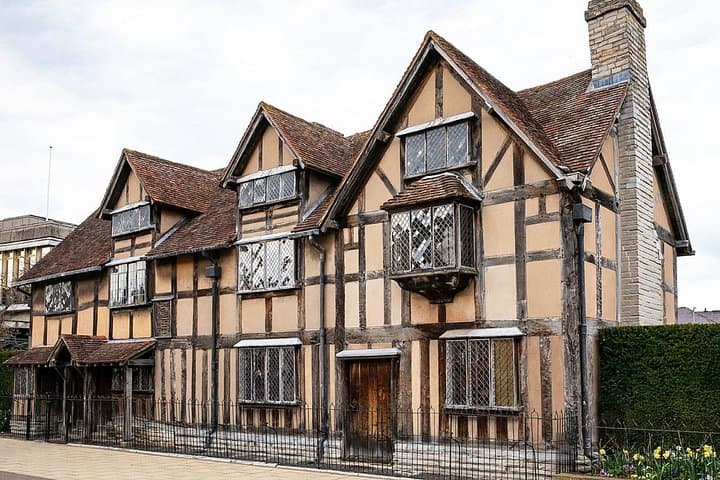 Stratford-upon-Avon Scavenger Hunt: Self-Guided Walking Tour of Shakespeare's Town photo 4