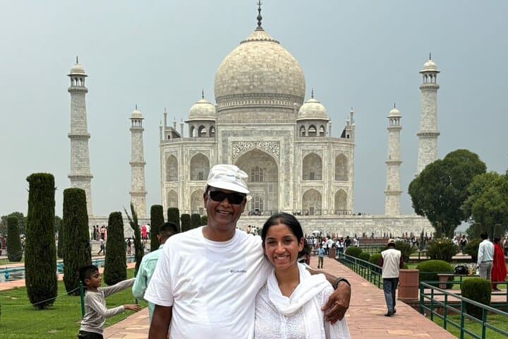 Private Day Trip to Taj Mahal & Agra Fort from Delhi by Car