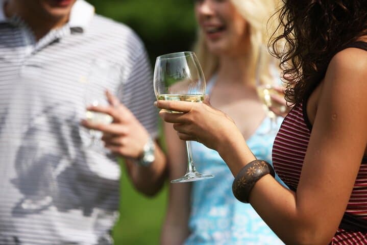 Wine & Walk Luxembourg City: Private Two‑Hour Crémant & Corniche Tasting