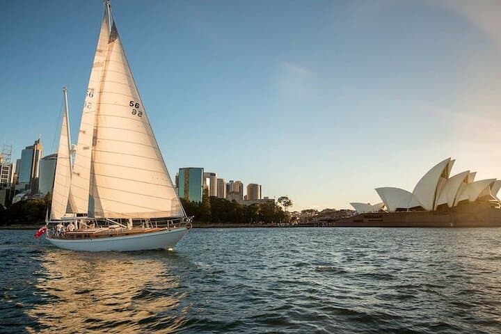 Hands-On Sailing on a Classic Sydney Yacht: 2.5-Hour Harbour Cruise and Lesson