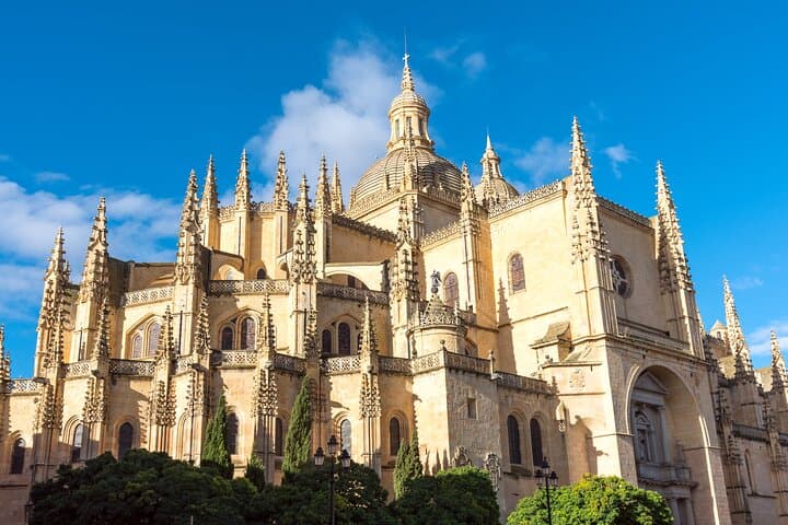 Segovia City Highlights: Private 3-Hour Guided Tour of the Aqueduct, Cathedral & Alcázar photo 3