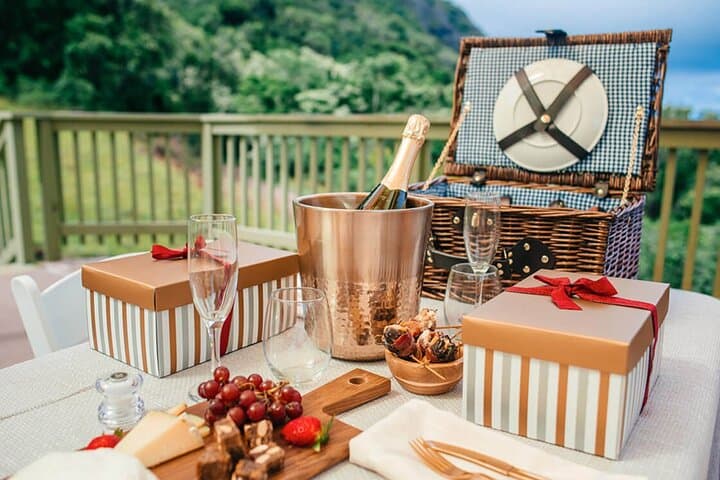Private Helicopter Tour: Luxury Picnic, Volcanoes & Waterfalls on Hawaii’s Big Island