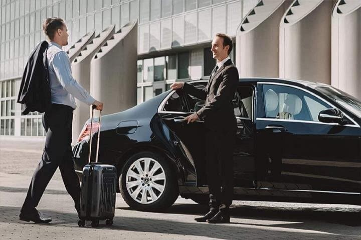 Dubai Airport Private Transfer — One-Way DXB Pickup to Dubai Hotels photo 1