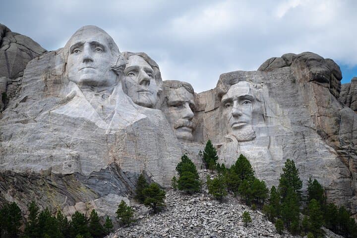 Private Mt. Rushmore, Crazy Horse & Custer State Park Day Tour from Rapid City