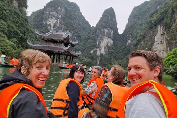 Full-Day Ninh Binh: Hoa Lu, Tam Coc Boat Ride & Mua Cave Hike